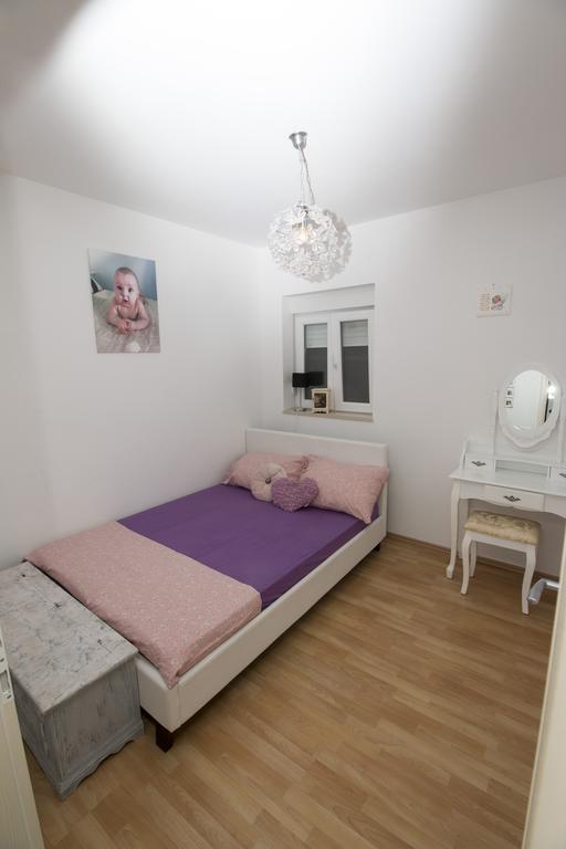Apartment Mate โอมิช ภายนอก รูปภาพ