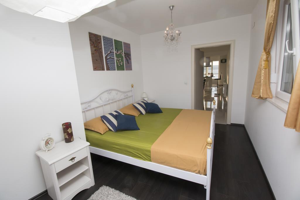 Apartment Mate โอมิช ภายนอก รูปภาพ