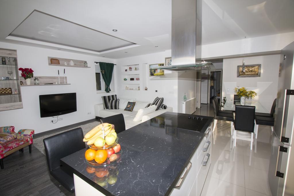 Apartment Mate โอมิช ภายนอก รูปภาพ