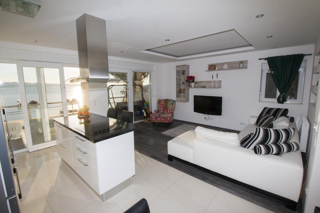 Apartment Mate โอมิช ภายนอก รูปภาพ